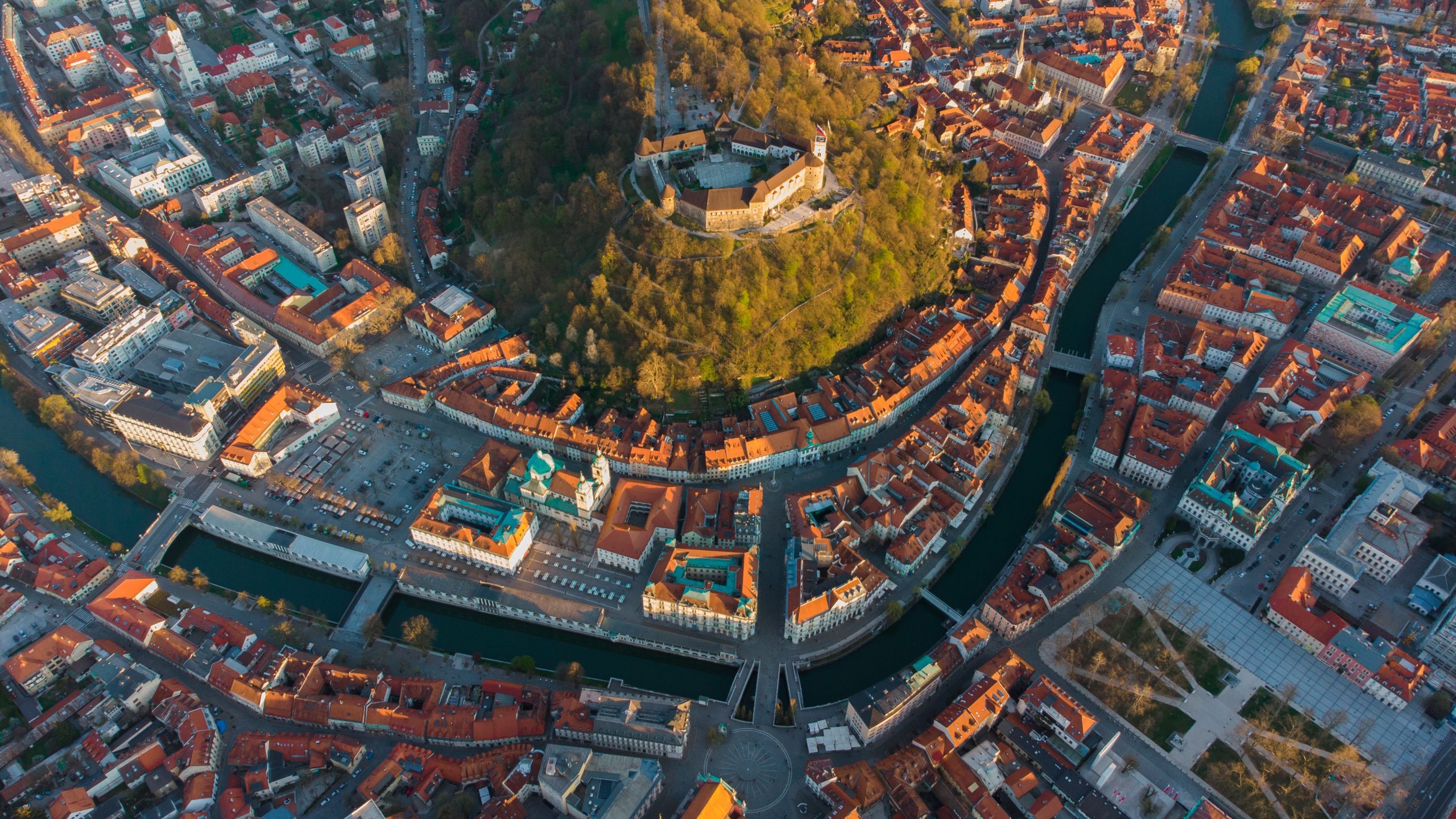 Pogled na center Ljubljane z okolice hotela